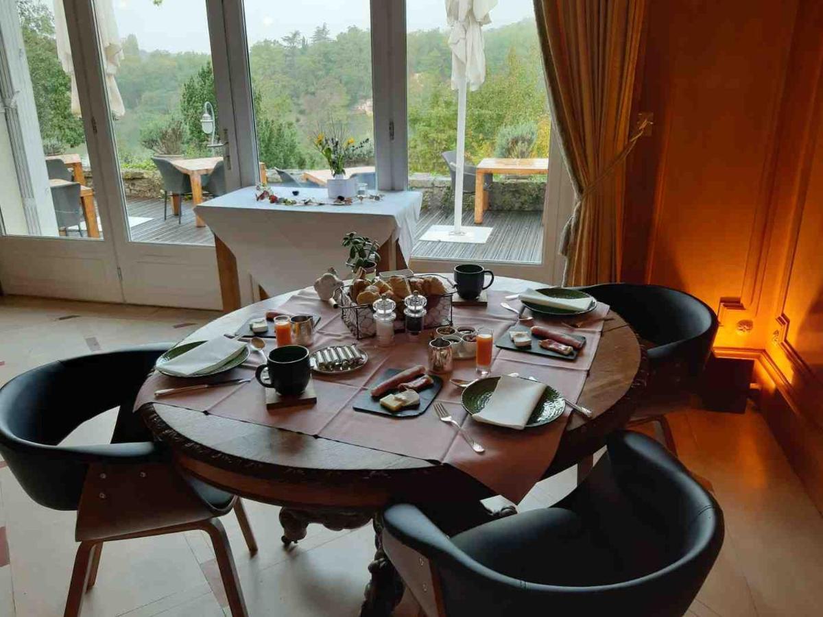 Logis Hotels Domaine Du Chatelard Dirac Esterno foto