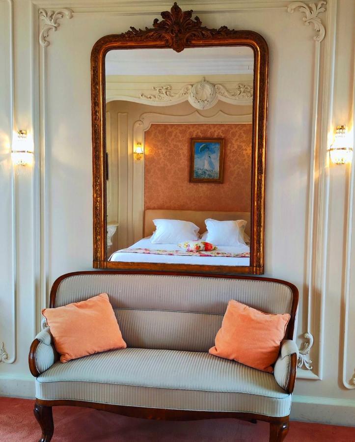 Logis Hotels Domaine Du Chatelard Dirac Esterno foto