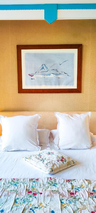 Logis Hotels Domaine Du Chatelard Dirac Esterno foto