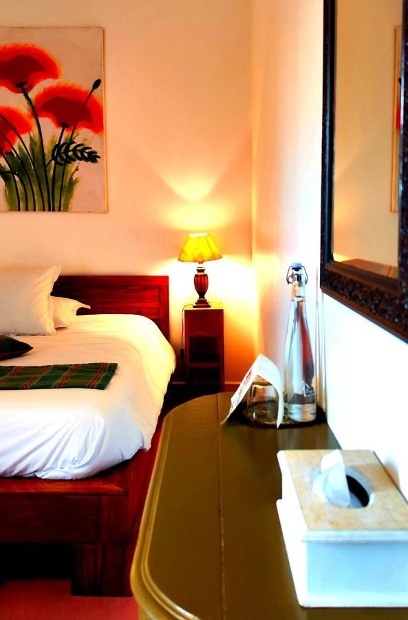 Logis Hotels Domaine Du Chatelard Dirac Esterno foto