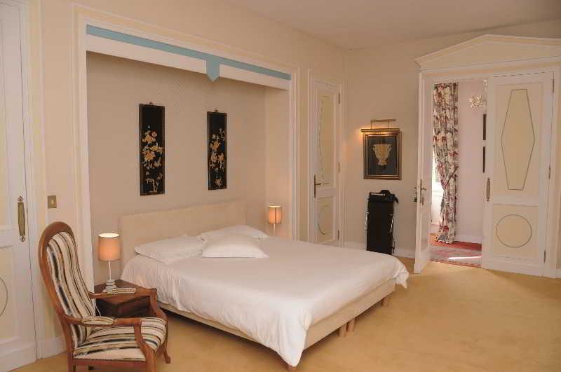 Logis Hotels Domaine Du Chatelard Dirac Esterno foto