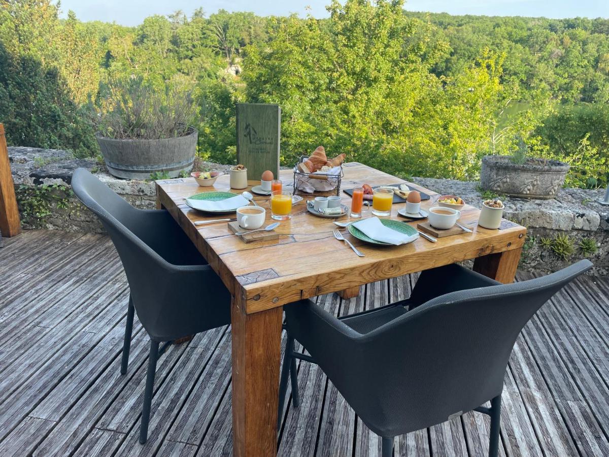 Logis Hotels Domaine Du Chatelard Dirac Esterno foto
