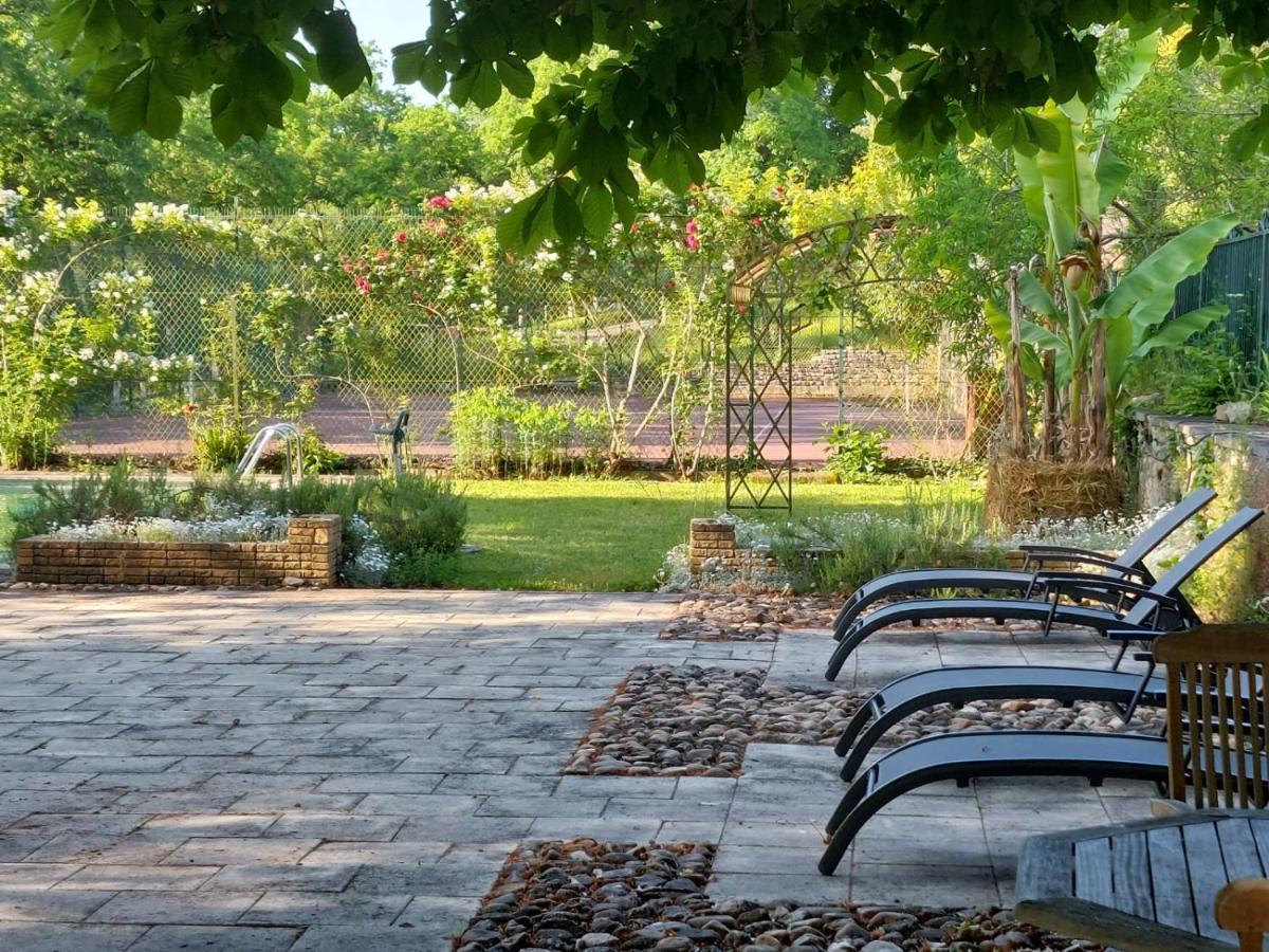 Logis Hotels Domaine Du Chatelard Dirac Esterno foto
