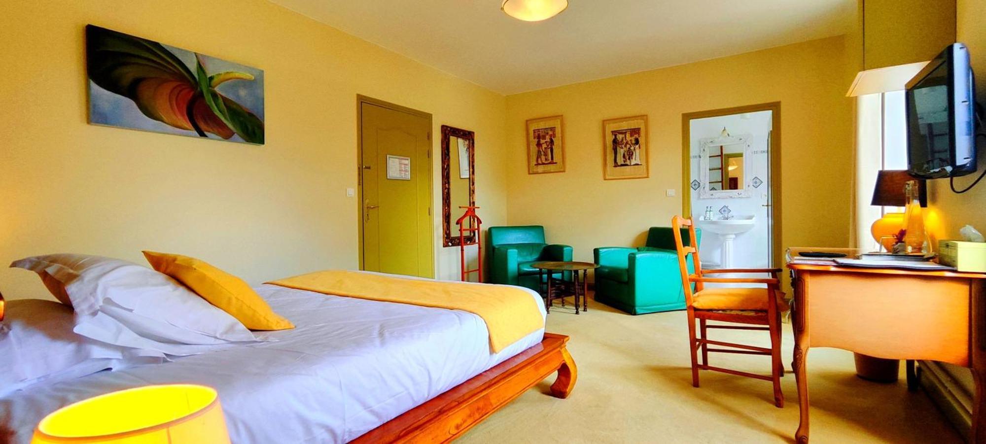 Logis Hotels Domaine Du Chatelard Dirac Esterno foto