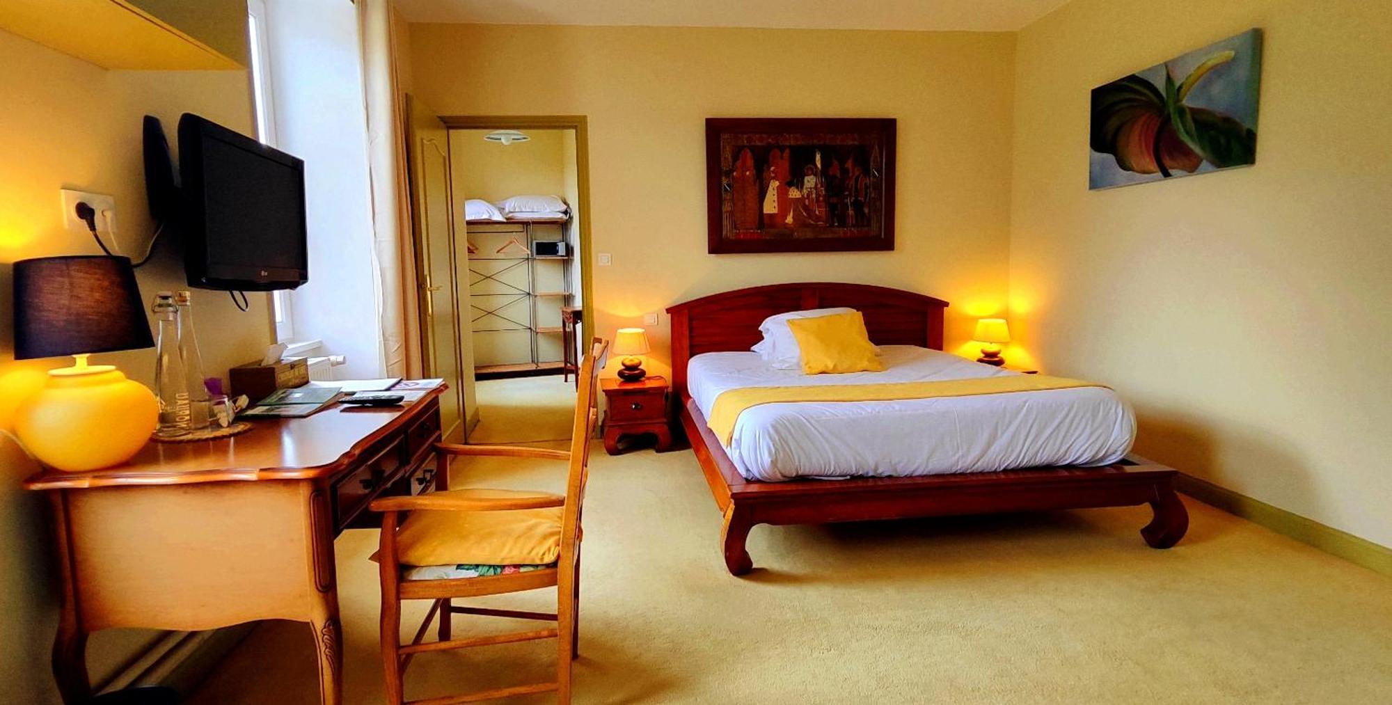 Logis Hotels Domaine Du Chatelard Dirac Esterno foto