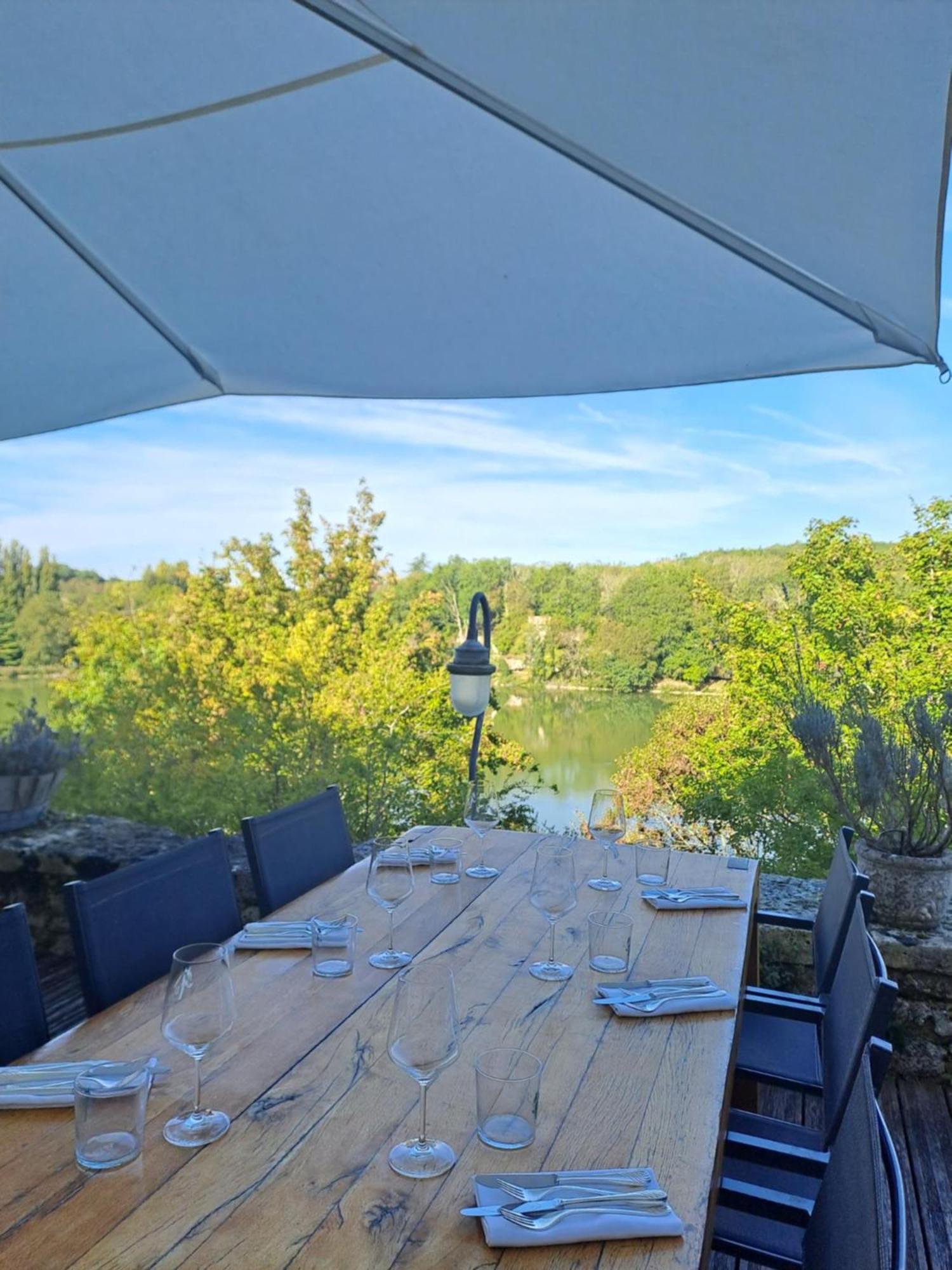 Logis Hotels Domaine Du Chatelard Dirac Esterno foto