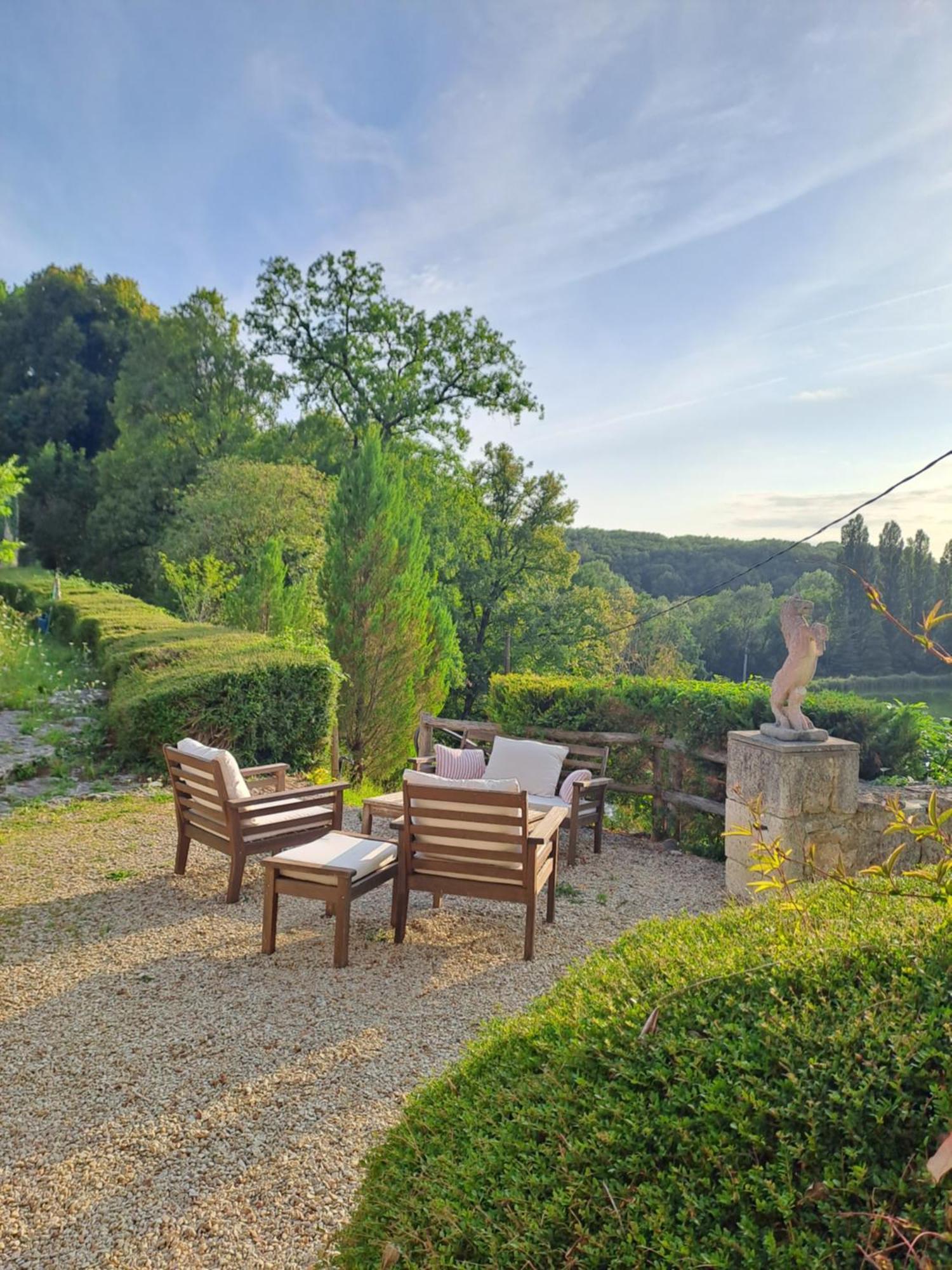 Logis Hotels Domaine Du Chatelard Dirac Esterno foto