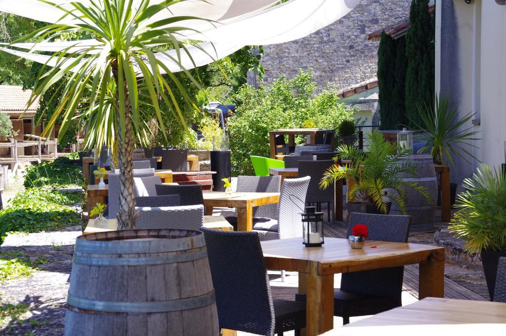 Logis Hotels Domaine Du Chatelard Dirac Esterno foto