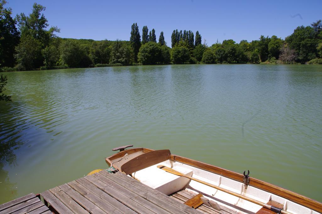 Logis Hotels Domaine Du Chatelard Dirac Esterno foto