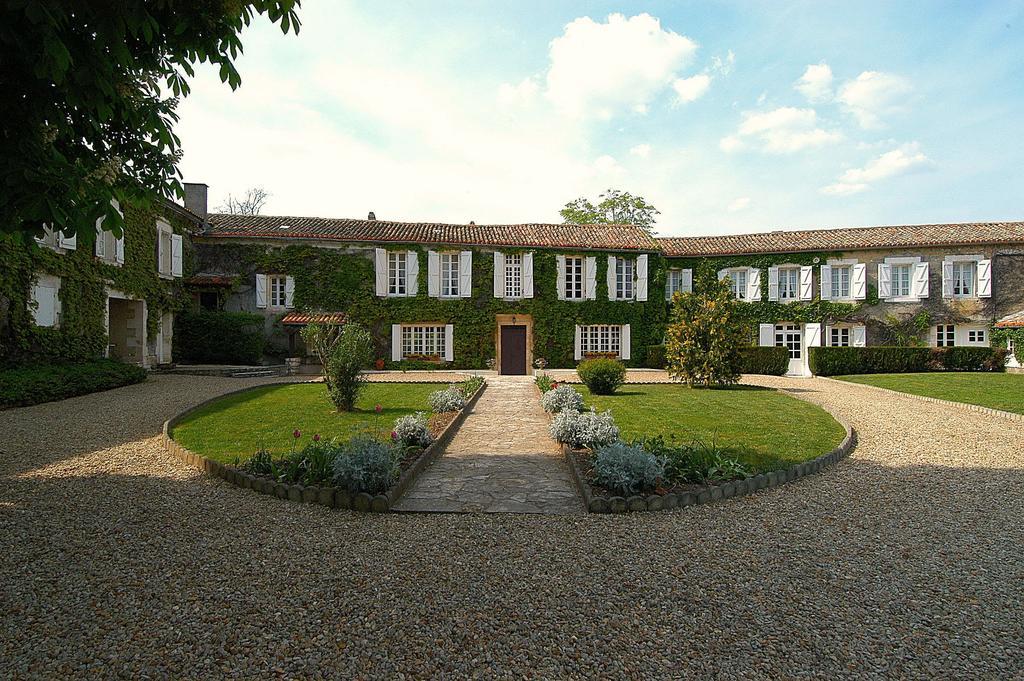 Logis Hotels Domaine Du Chatelard Dirac Esterno foto