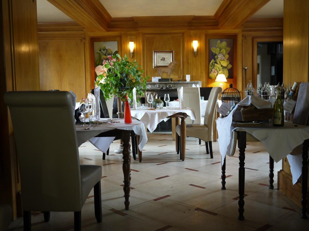 Logis Hotels Domaine Du Chatelard Dirac Esterno foto