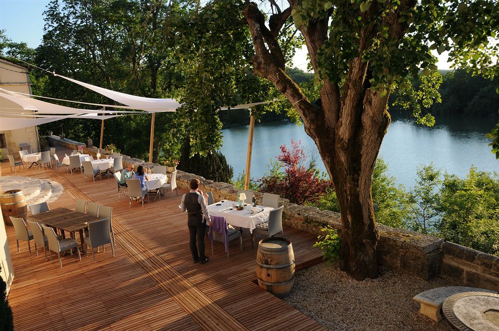 Logis Hotels Domaine Du Chatelard Dirac Esterno foto