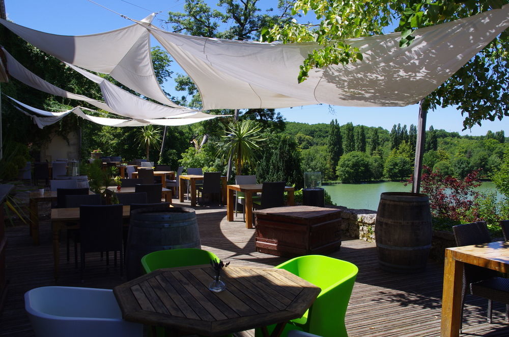 Logis Hotels Domaine Du Chatelard Dirac Esterno foto