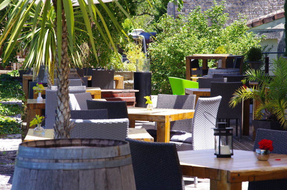 Logis Hotels Domaine Du Chatelard Dirac Esterno foto