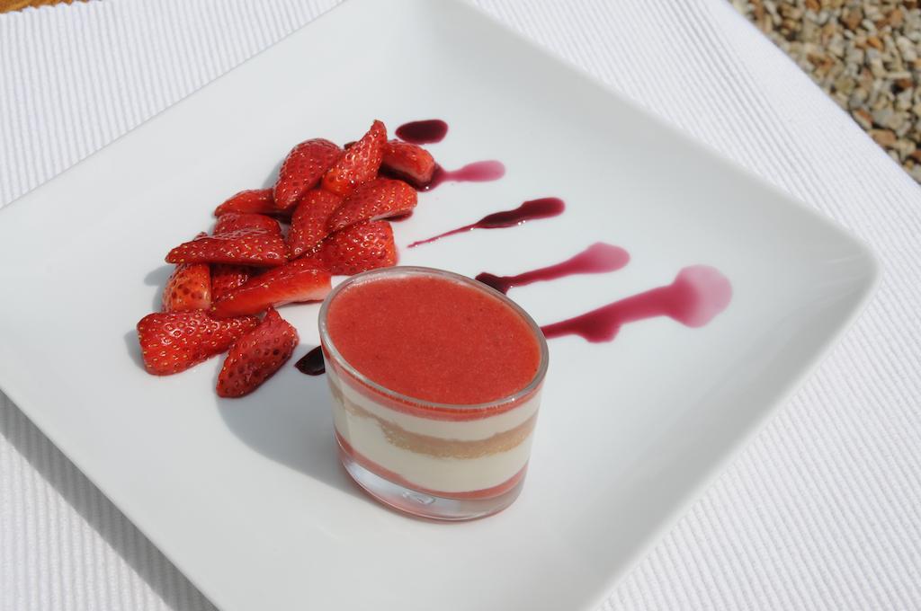 Logis Hotels Domaine Du Chatelard Dirac Esterno foto