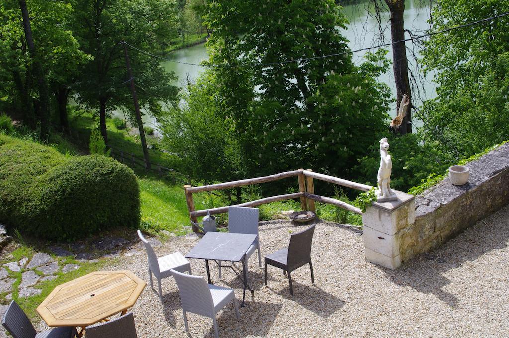 Logis Hotels Domaine Du Chatelard Dirac Esterno foto